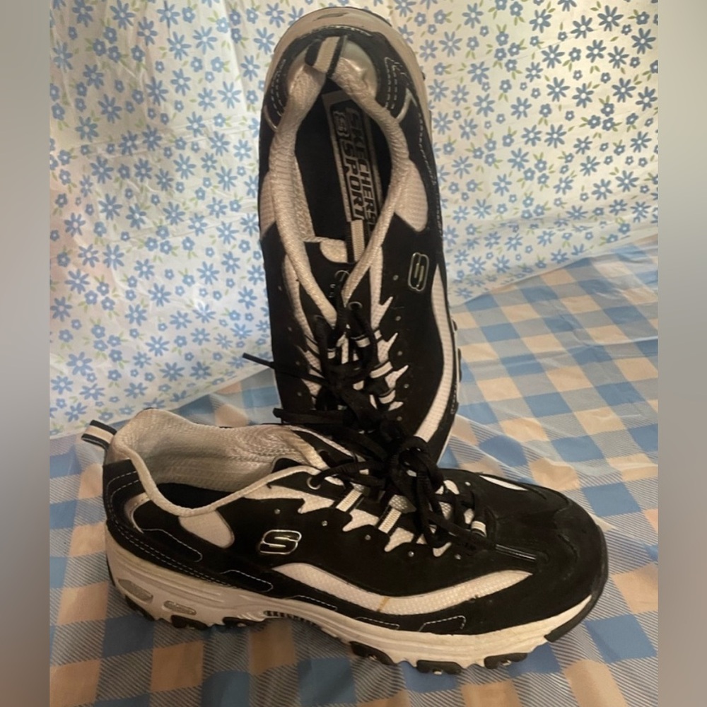 Women’s size 10, sketchers